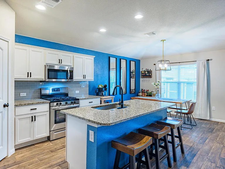 13721 Cantarra Dr — Photo 5