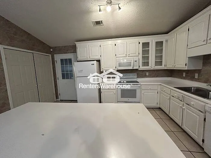 5101 Woodland Trce — Photo 12