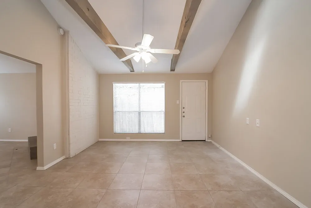 3 bed, 2.0 bath, 1593 sqft, $1,860 — Photo 2