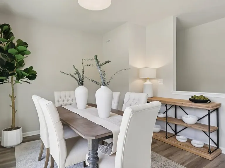749 Hardman Dr — Photo 3