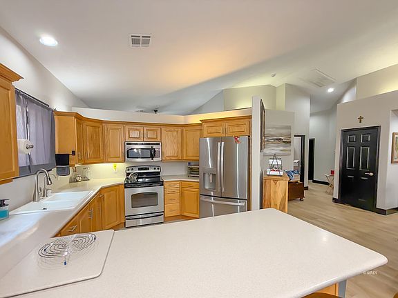 3rd image of 705 Pinnacle Ct