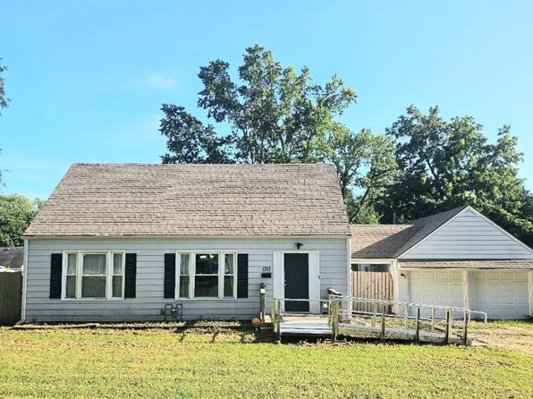 1311 W Bryson St, Independence, MO 64052