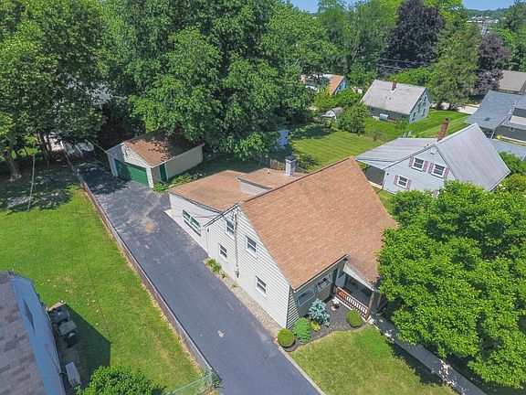 2nd image of 304 Chestnut Dr