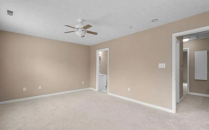 4 bed, 3.5 bath, 1960 sqft, $3,300 — Photo 4