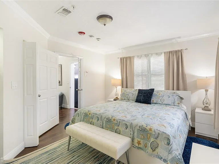 2625 NE 13th Ct #9 — Photo 9