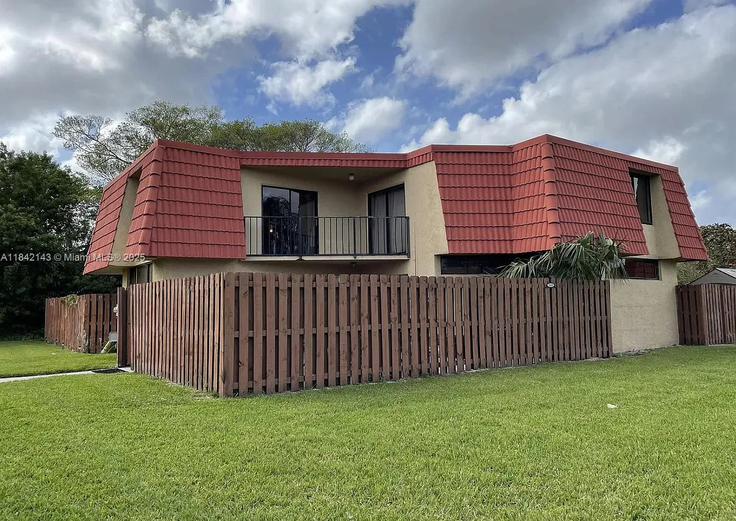 2 bed, 2.5 bath, $2,800 — Photo 1