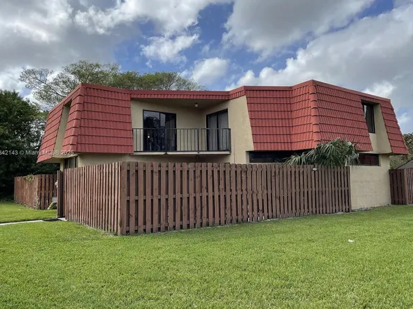 8409 Trent Ct, Boca Raton, FL 33433