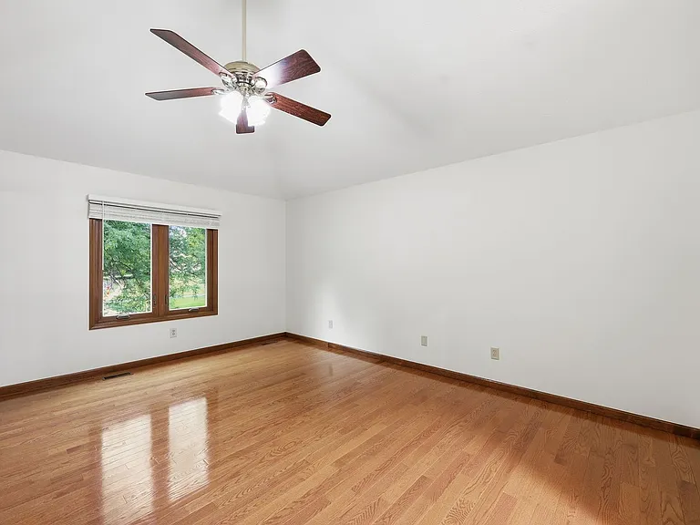 7666 Windwood Dr — Photo 18