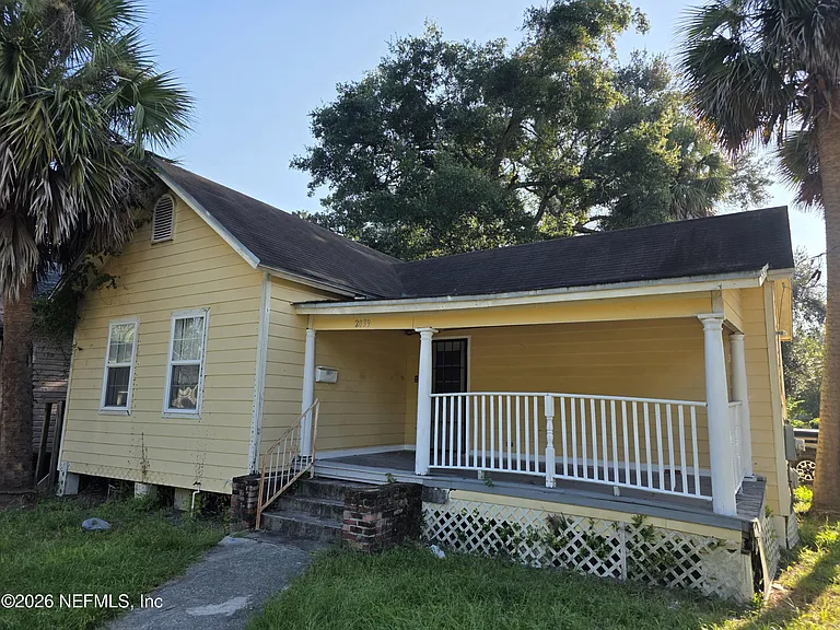 2039 Franklin St — Photo 1