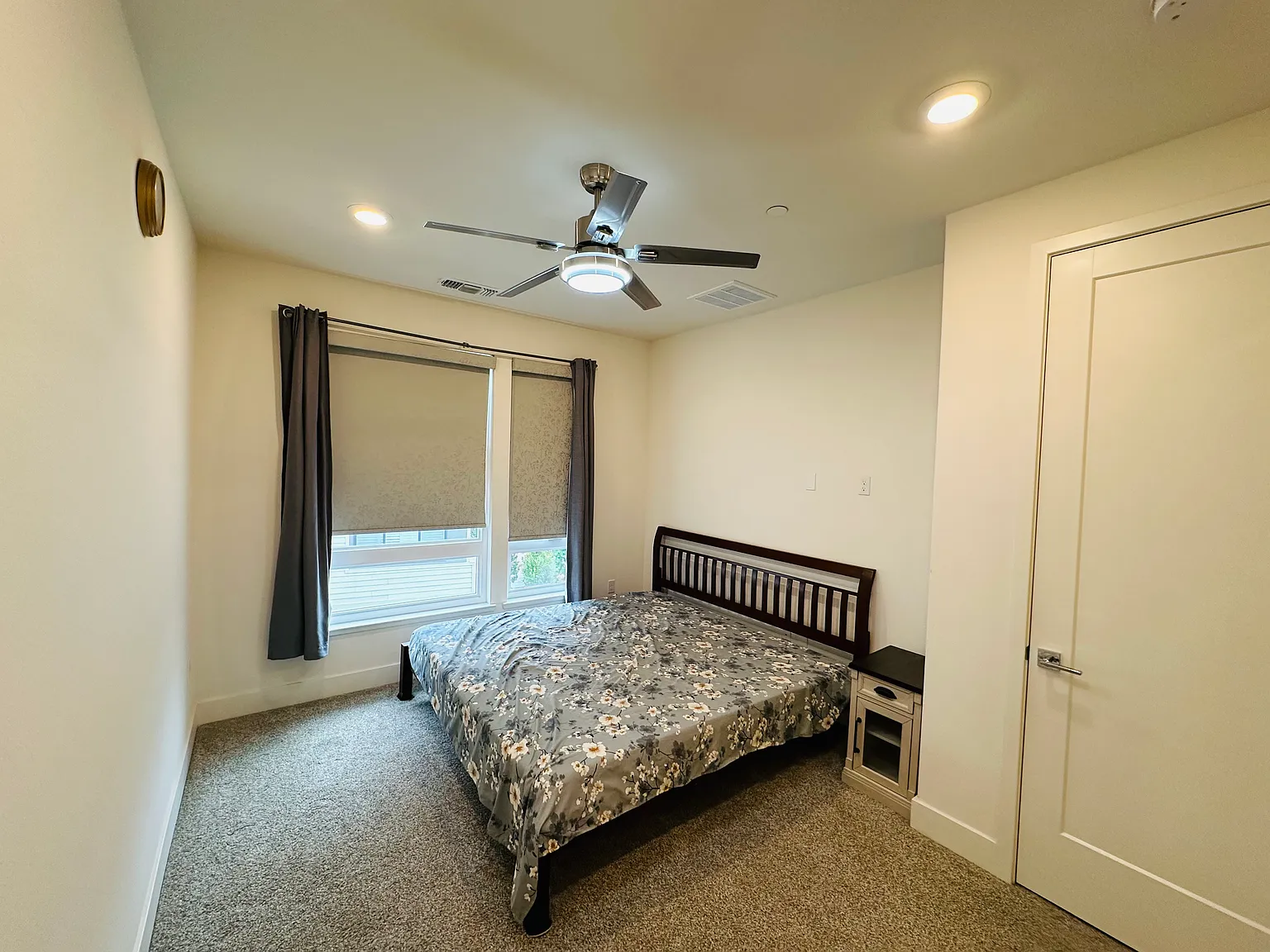2 bed, 2.5 bath, 1273 sqft, $4,200 — Photo 3