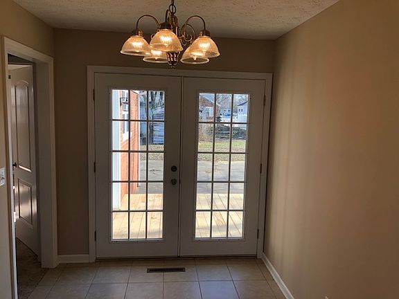 4th image of 424 Lake Dr