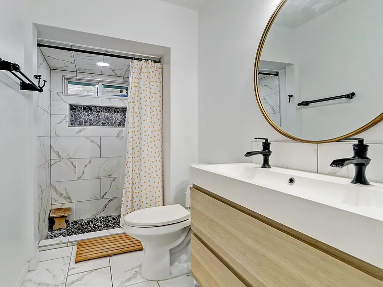 4801 Avenue H — Photo 13
