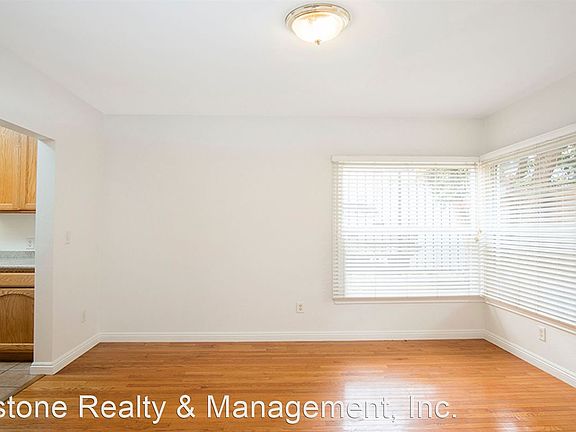 4th image of 1428 Midvale Ave