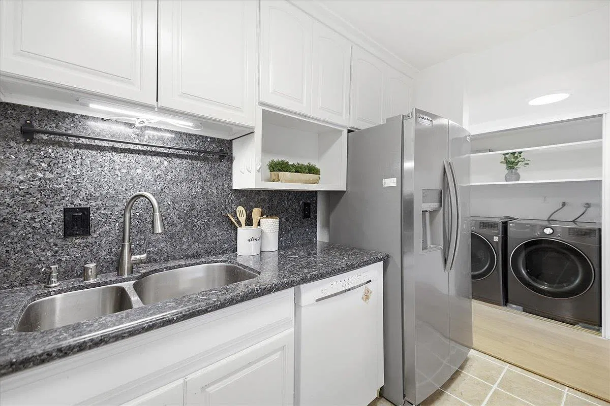 2 bed, 1.5 bath, 1209 sqft, $3,998 — Photo 4