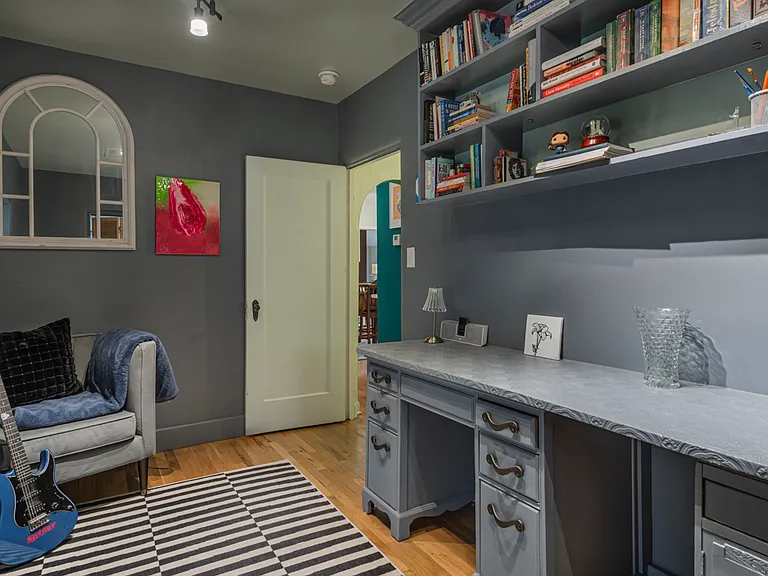 3021 Commercial St NE — Photo 5