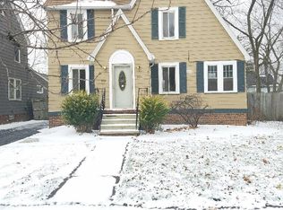 900 Vineshire Rd, Cleveland Heights, OH 44121