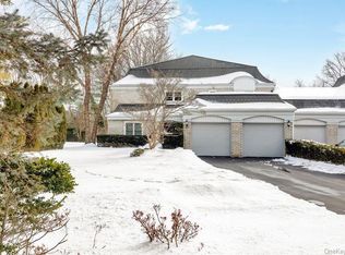 27 Fairway Dr, Manhasset, NY 11030