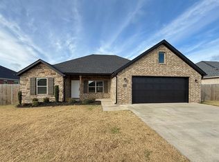 1035 Fair Oaks St, Springdale, AR 72762