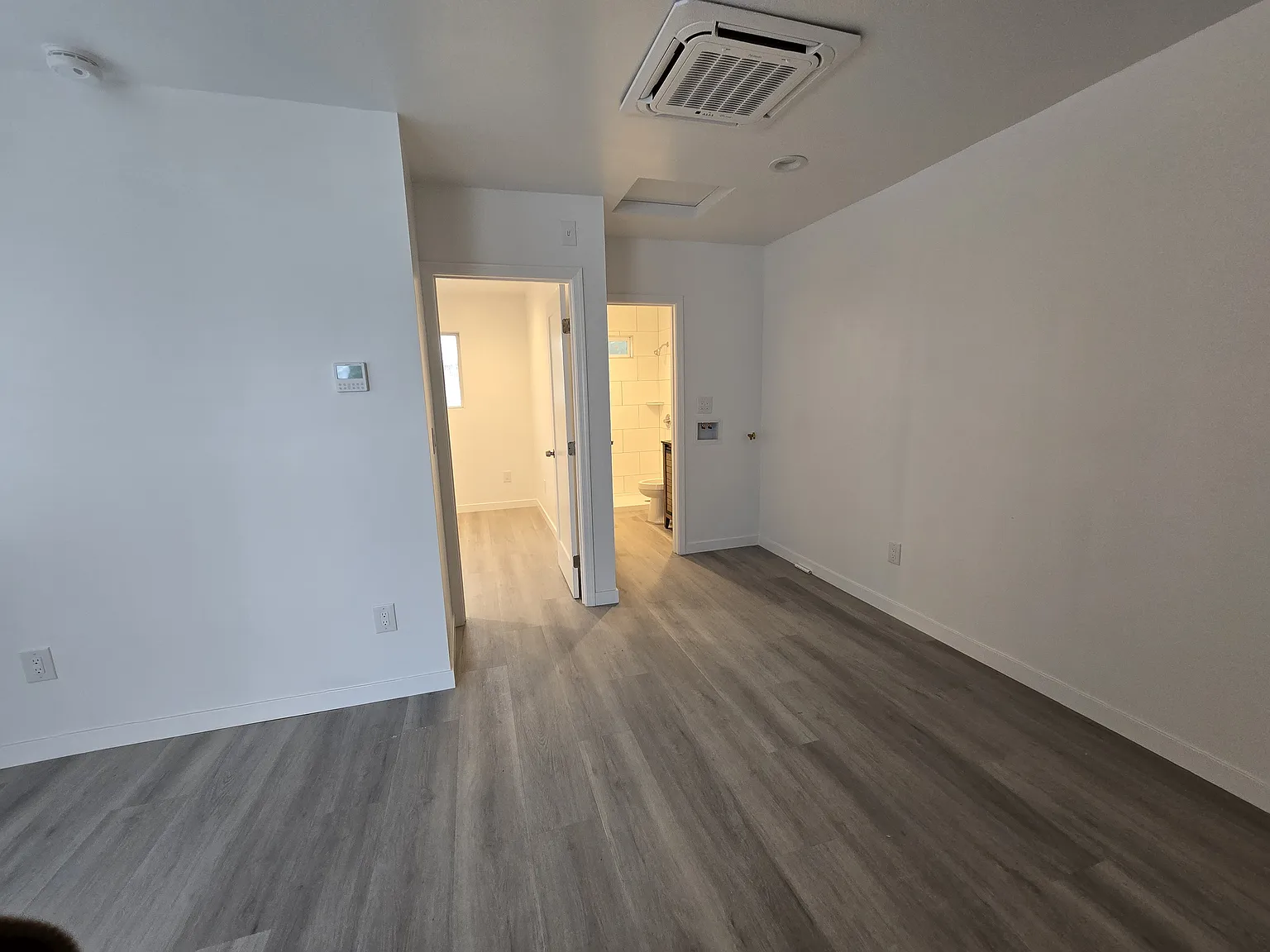 2706 Thornton Ave — Photo 2