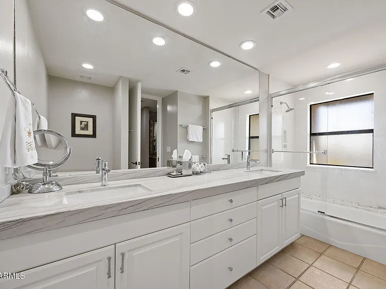 2802 E Camino Acequia Dr #8 — Photo 23