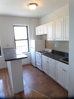 Rented by Vassiliou Group | media 32