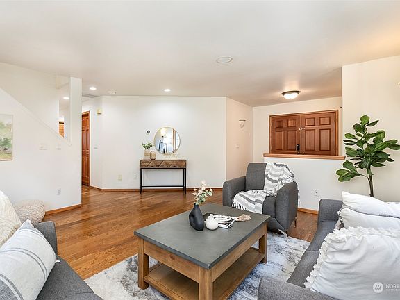 5th image of 3031 173rd Court NE