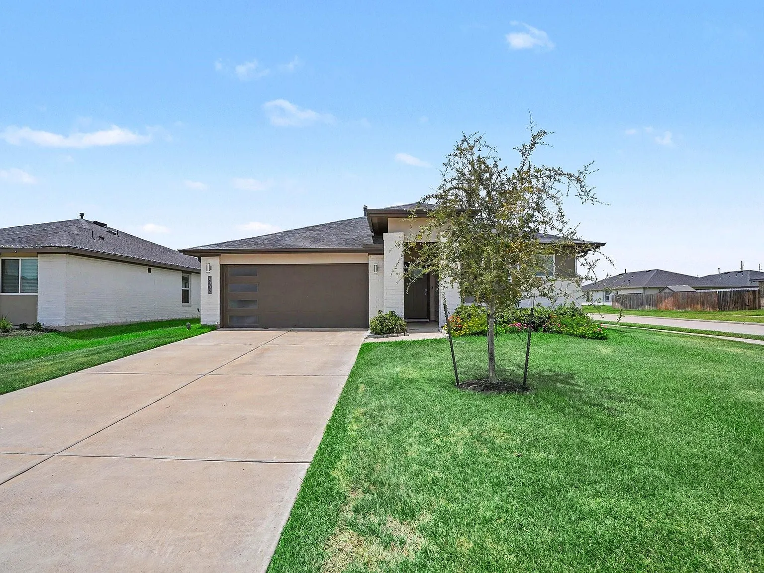 4 bed, 3.0 bath, 2056 sqft, $2,600 — Photo 2
