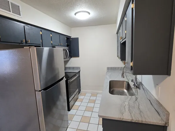 142 Rhode Island St SE #A, Albuquerque, NM 87108