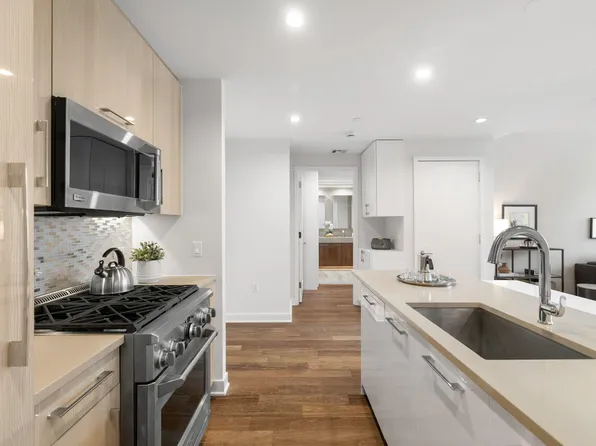 1200 Avenue At Port Imperial image 12 of 28