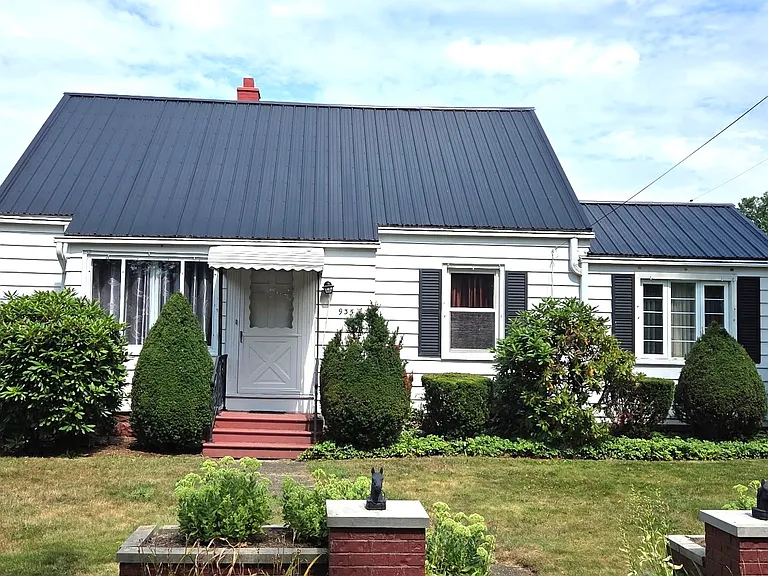 935 Marshall Dr — Photo 1