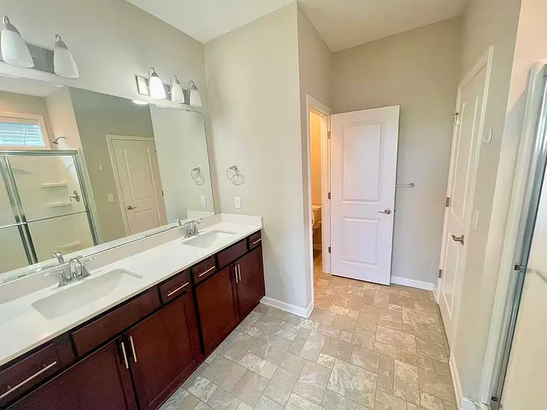 8018 Forestview Ln N — Photo 15