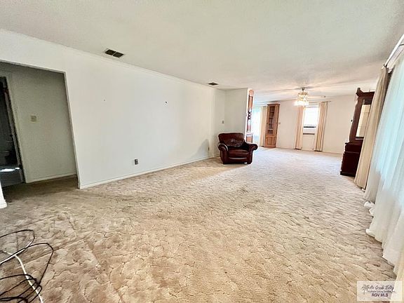 3rd image of 142 W Ebano Ct