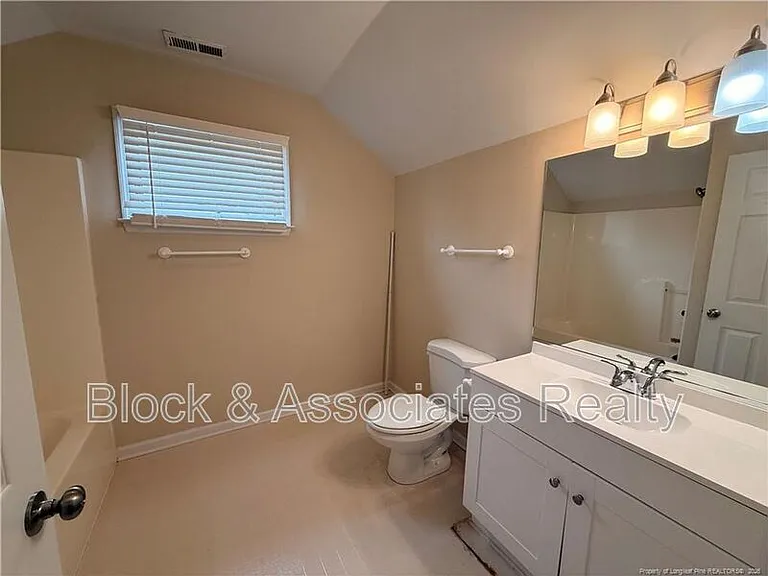 1165 Greenbriar Dr — Photo 18