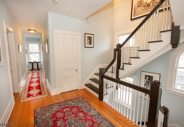 110 Montclair Ave — Photo 37