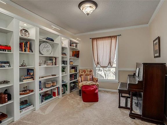 4th image of 3428 Tudor Dr