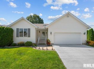 2016 Villa Pines Cir, Carbon Cliff, IL 61239