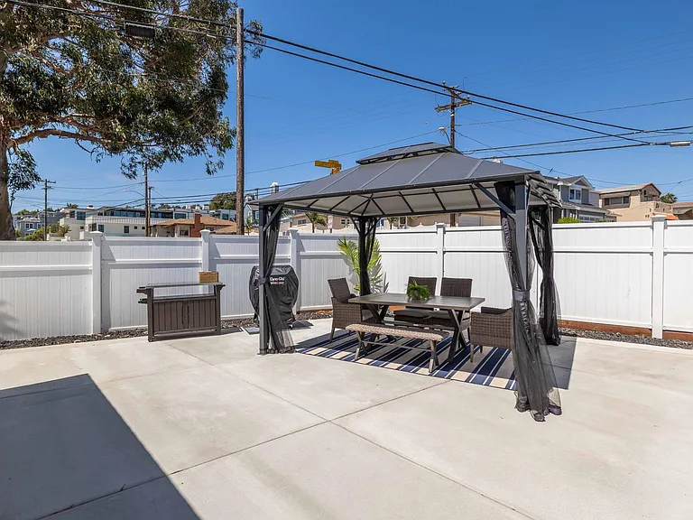 1326 Corona St — Photo 14