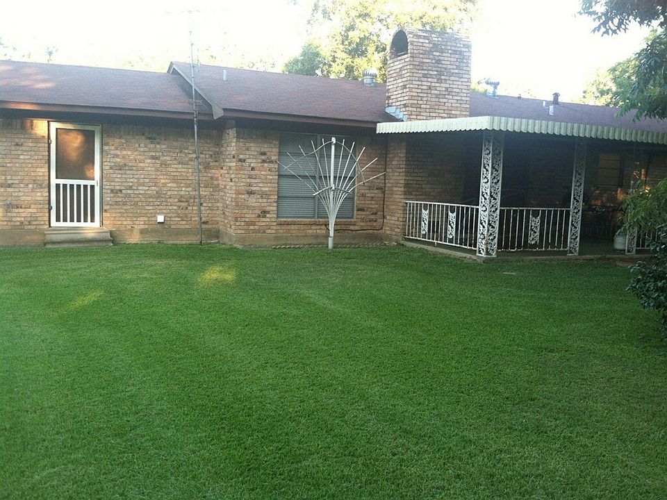 2nd image of 707 Halsey St