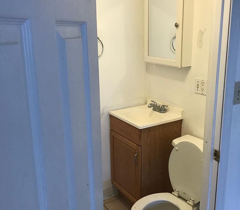 1st image of 307 Saratoga St