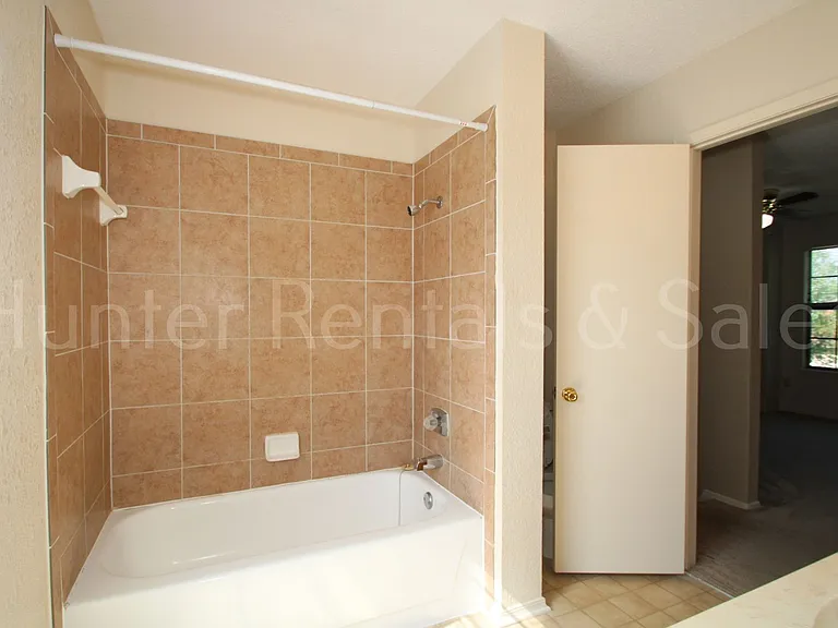 1905 Meadowbrook Dr — Photo 21
