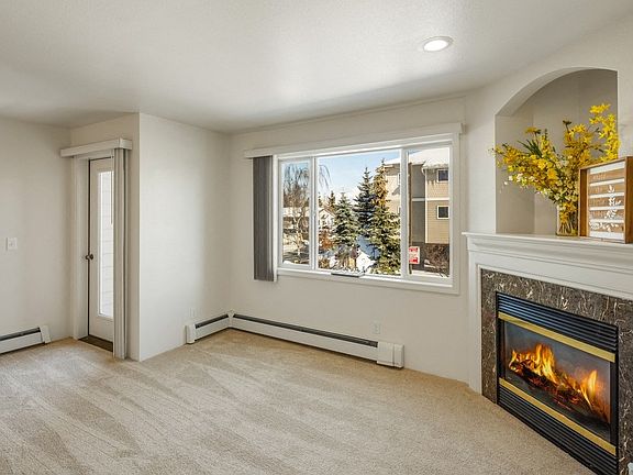 La Maisonnette Apartments - Living Room