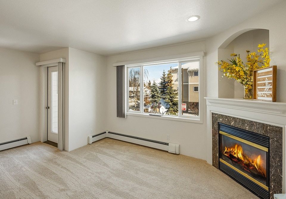 La Maisonnette Apartments - Living Room