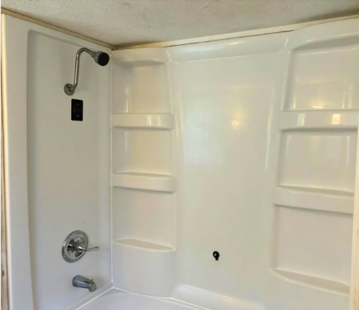 3 bed, 1.0 bath, 1853 sqft, $1,395 — Photo 3