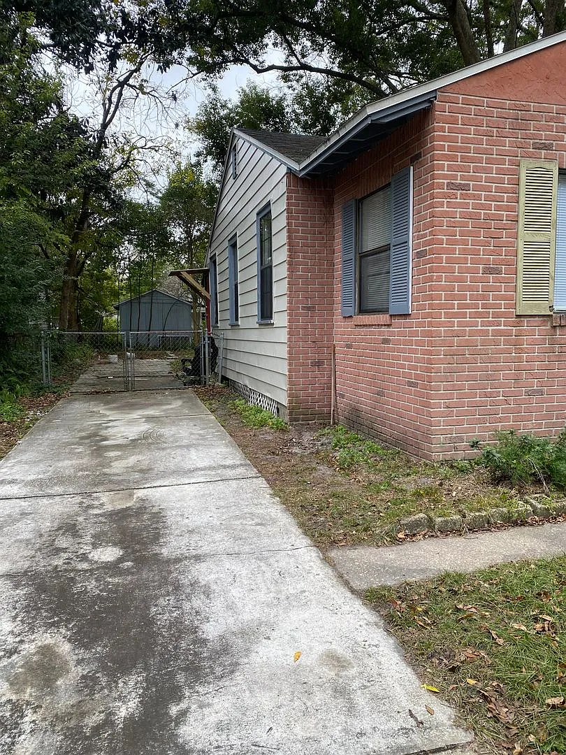 Movein Ready 2 Bed House — Photo 3