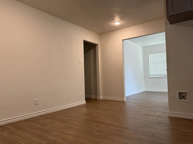 2303 Debra Cir — Photo 2