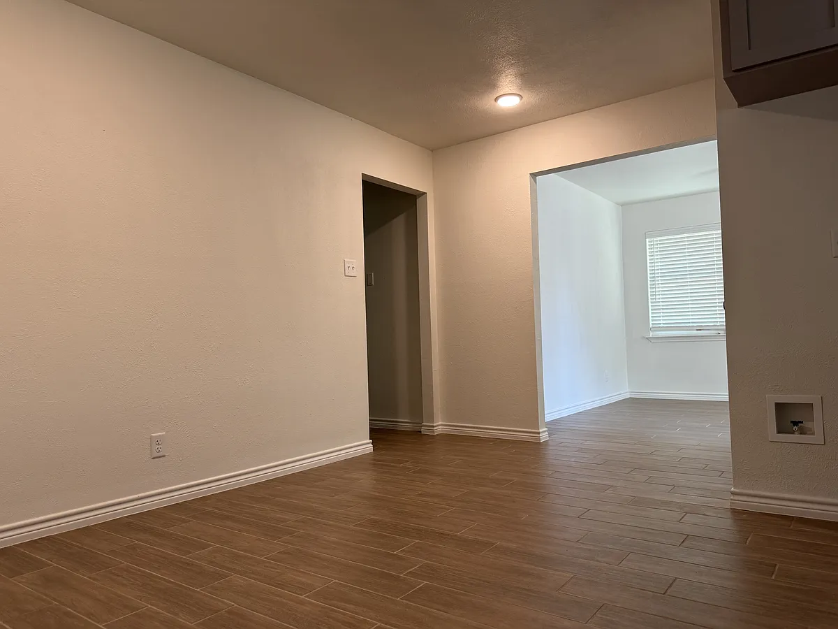 Building Photo - 2303 Debra Cir