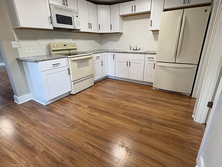5200 E Holly Rd — Photo 3