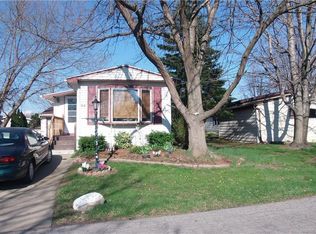 44 S Roxbury Dr, Hamburg, NY 14075