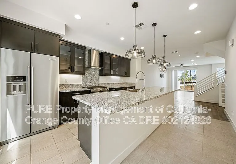661 W 17th St — Photo 26