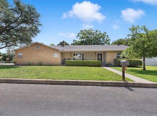 120 W Driftwood Dr, Fredericksburg, TX 78624